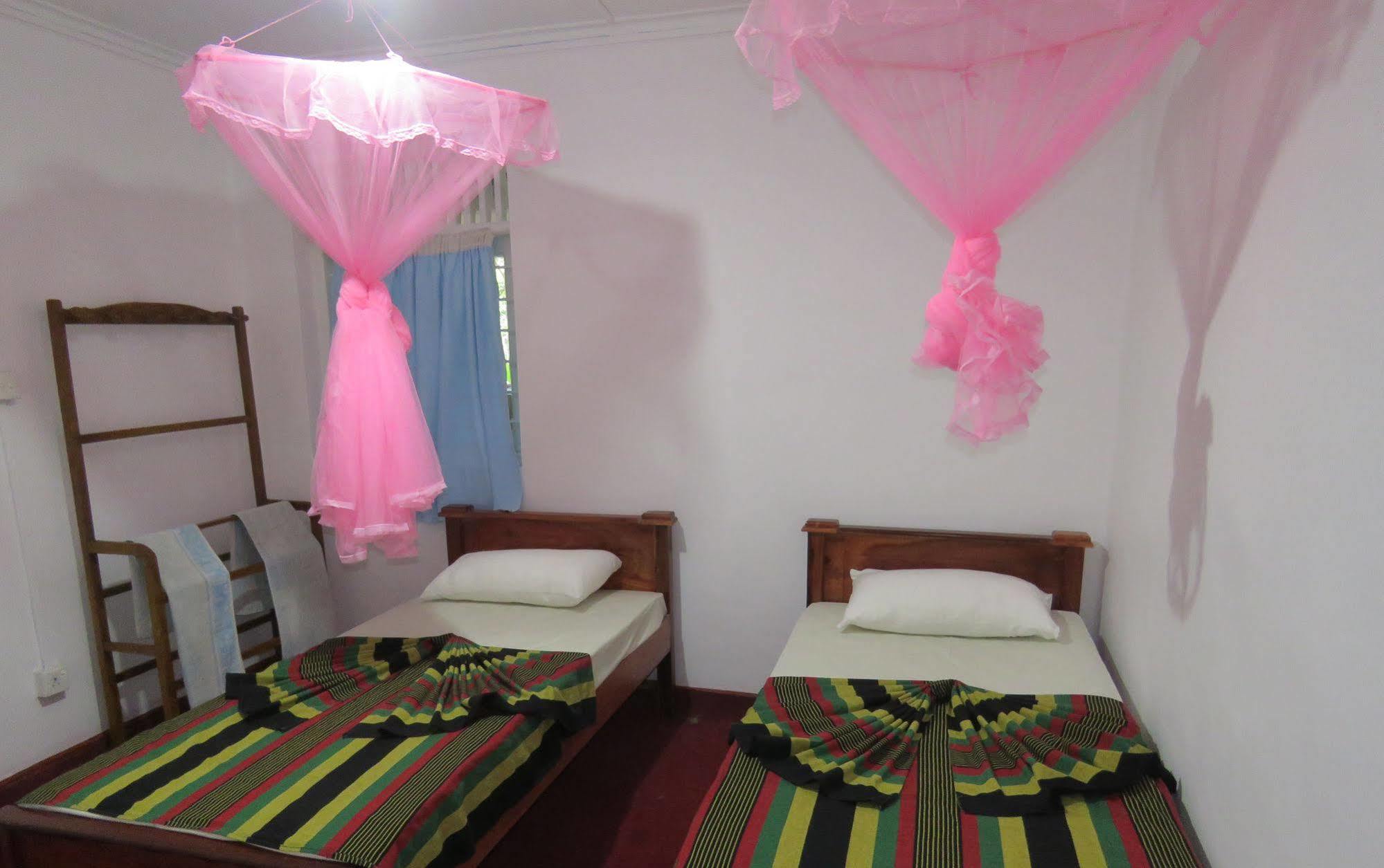 Blue Haven Guest House Канди Экстерьер фото