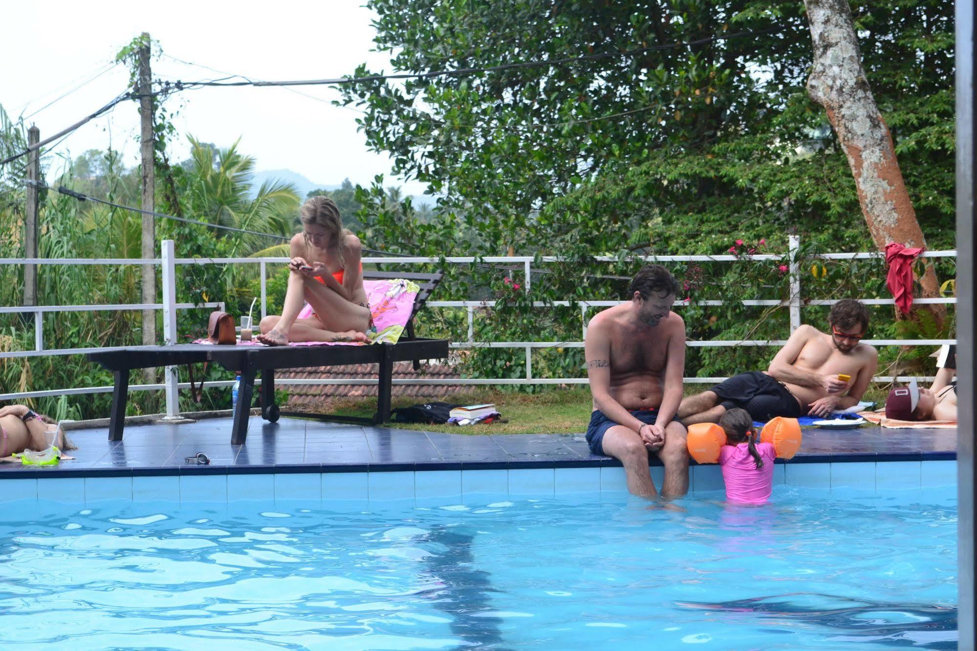 Blue Haven Guest House Канди Экстерьер фото
