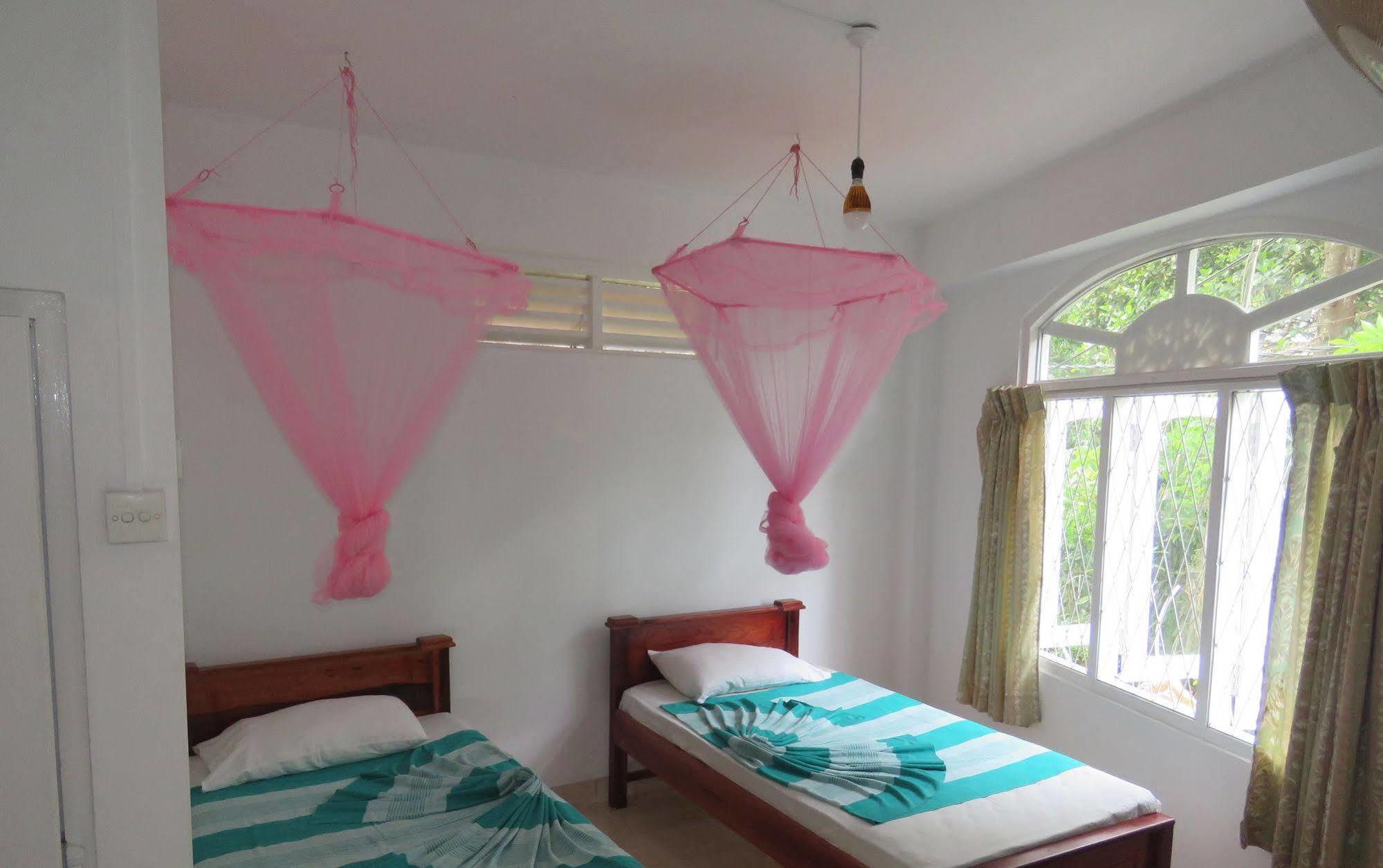 Blue Haven Guest House Канди Экстерьер фото