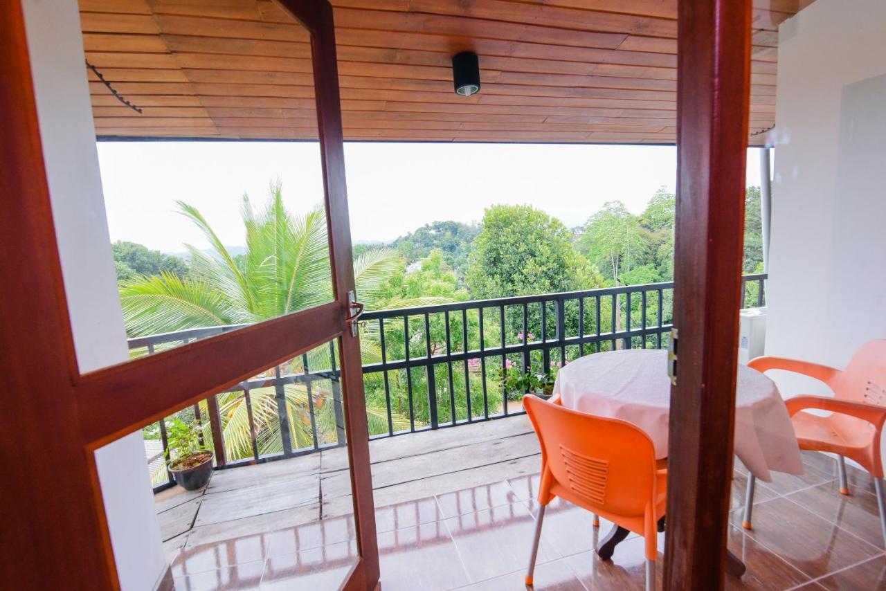 Blue Haven Guest House Канди Экстерьер фото