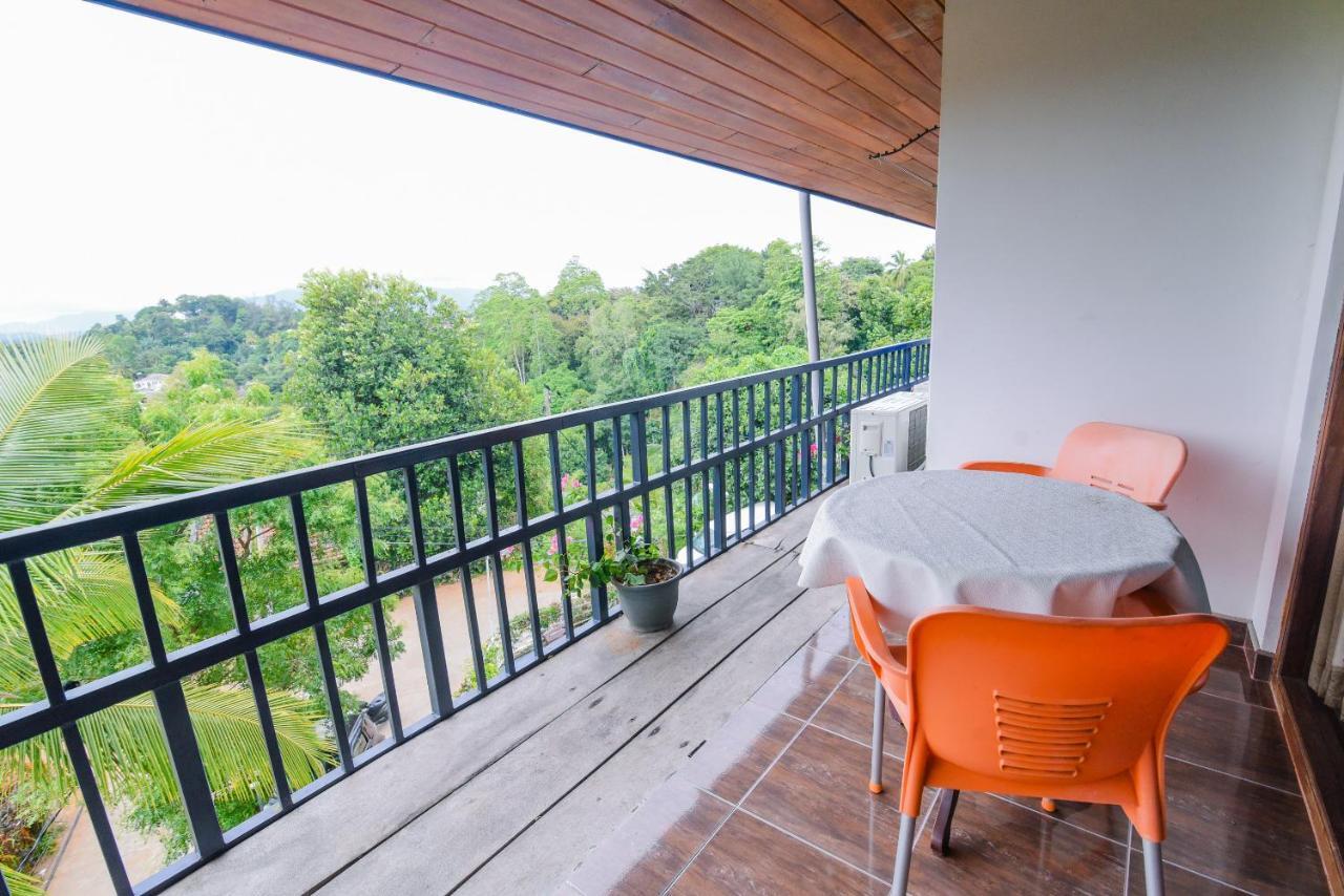 Blue Haven Guest House Канди Экстерьер фото